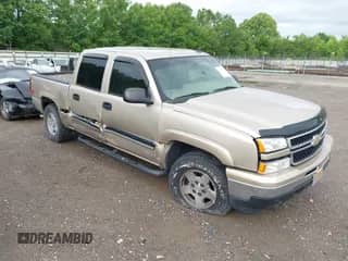 2006 Chevrolet Silverado 1500 LT3 with VIN 2GCEK13T561173229, listed as a IAAI auction lot 42351131 with 312,889 mi miles and . Bid and sale history available at DreamBid. Image 1.