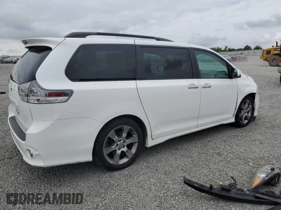 2014 Toyota Sienna SE with VIN 5TDXK3DCXES431576, listed as a Copart auction lot 69655795 with 221,877 mi miles and Salvage title. Bid and sale history available at DreamBid. Image 3.