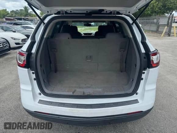 2016 Chevrolet Traverse LS с VIN 1GNKRFED2GJ236027, выставлен на аукционе Copart как лот 86132285 с пробегом 117 234 миль миль и Списание • Salvage title. История ставок и продаж доступна на DreamBid. Изображение 6.