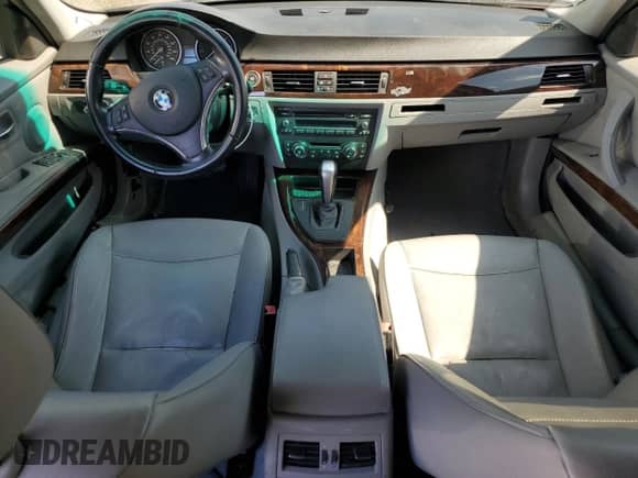 2011 BMW 3 Series 328i z VIN WBAPH7G51BNN02875, wystawiony jako Copart lot #71046565 z przebiegiem Nie podano mil oraz Szkoda całkowita • Salvage title. Historia ofert i sprzedaży dostępna na DreamBid. Obrazek 8.