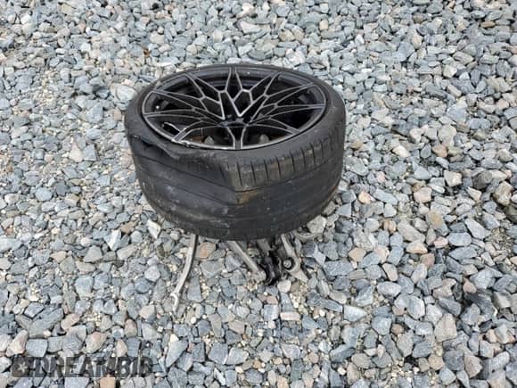 2023 BMW M3 Competition xDrive z VIN WBS43AY00PFP11653, wystawiony jako Copart lot #86121375 z przebiegiem Nie podano mil oraz Szkoda całkowita • Salvage title. Historia ofert i sprzedaży dostępna na DreamBid. Obrazek 12.