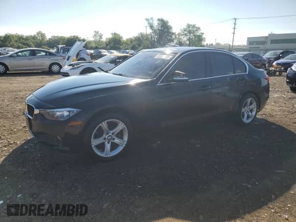 2015 BMW 3 Series 328i xDrive с VIN WBA3B3C55FF546148, выставлен на аукционе Copart как лот 80956645 с пробегом 83 281 миль миль и Списание • Salvage title. История ставок и продаж доступна на DreamBid. Изображение 1.