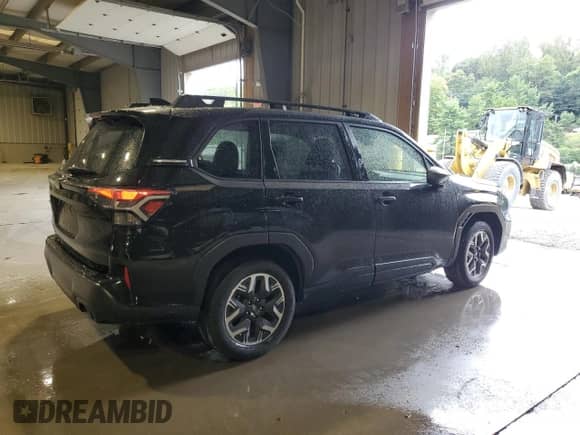 2025 Subaru Forester Premium z VIN JF2SLDDC8SH419845, wystawiony jako Copart lot #70829925 z przebiegiem 8 685 mil mil oraz Szkoda całkowita • Salvage title. Historia ofert i sprzedaży dostępna na DreamBid. Obrazek 3.