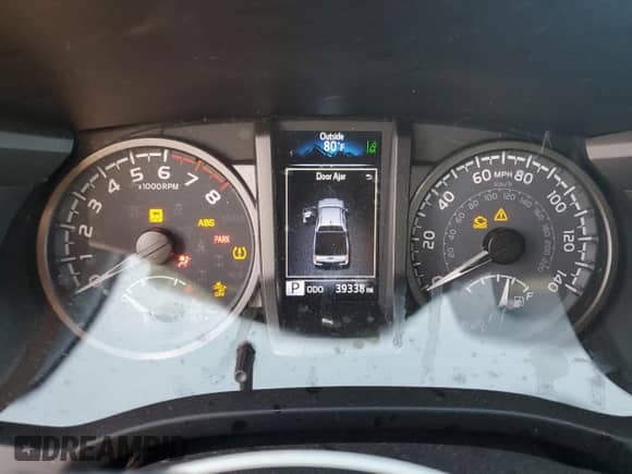 2022 Toyota Tacoma SR5 with VIN 3TMAZ5CN8NM163448, listed as a Copart auction lot 69681465 with 39,338 mi miles and Salvage title. Bid and sale history available at DreamBid. Image 9.