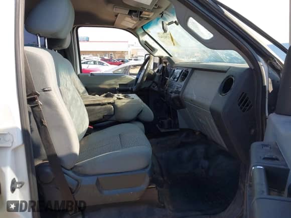 2014 Ford F-250 XL z VIN 1FT7W2B60EEB85350, wystawiony jako IAAI lot #43243343 z przebiegiem 360 377 mil mil oraz . Historia ofert i sprzedaży dostępna na DreamBid. Obrazek 5.