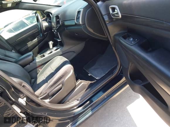 2021 Jeep Grand Cherokee Freedom с VIN 1C4RJEAG2MC785395, выставлен на аукционе IAAI как лот 43250010 с пробегом 41 537 миль миль и . История ставок и продаж доступна на DreamBid. Изображение 5.