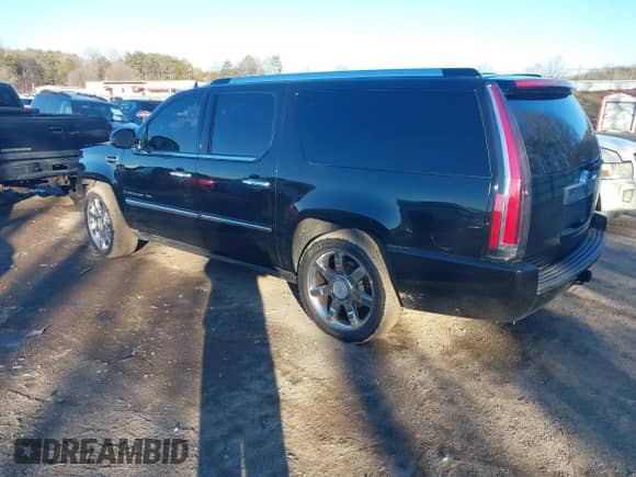 2008 Cadillac Escalade ESV с VIN 1GYFC66898R184664, выставлен на аукционе IAAI как лот 41363682 с пробегом 260 289 миль миль и . История ставок и продаж доступна на DreamBid. Изображение 3.