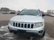 2012 Jeep Compass Limited z VIN 1C4NJCCB3CD511555, wystawiony jako IAAI lot #41752339 z przebiegiem 128 435 mil mil oraz . Historia ofert i sprzedaży dostępna na DreamBid. Obrazek 12.