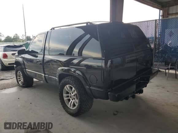 1996 Chevrolet Tahoe z VIN 3GNEK18R6TG132762, wystawiony jako Copart lot #61960405 z przebiegiem 1 742 805 mil mil oraz Szkoda całkowita • Salvage title. Historia ofert i sprzedaży dostępna na DreamBid. Obrazek 2.