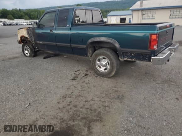 1994 Dodge Dakota z VIN 1B7GG23X0RW106473, wystawiony jako Copart lot #63375535 z przebiegiem Nie podano mil oraz Szkoda całkowita • Salvage title. Historia ofert i sprzedaży dostępna na DreamBid. Obrazek 2.