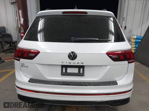 2024 Volkswagen Tiguan SE R-Line Black с VIN 3VVCB7AX2RM231148, выставлен на аукционе IAAI как лот 42275967 с пробегом 6 623 миль миль и . История ставок и продаж доступна на DreamBid. Изображение 16.
