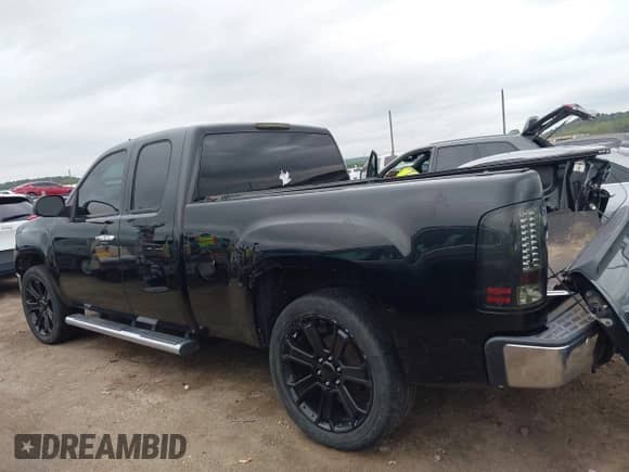 2013 GMC Sierra 1500 SLE z VIN 1GTR1VE04DZ200729, wystawiony jako IAAI lot #43269309 z przebiegiem 177 813 mil mil oraz . Historia ofert i sprzedaży dostępna na DreamBid. Obrazek 14.