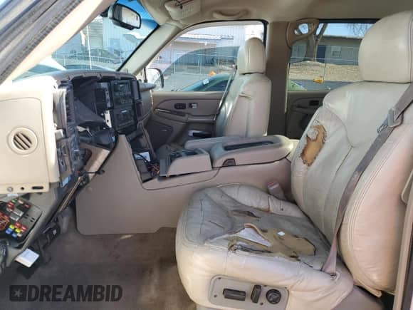 2005 Chevrolet Silverado 3500 LT с VIN 1GCJC33205F869731, выставлен на аукционе Copart как лот 87263434 с пробегом Не указан миль и Чистый • Clean title. История ставок и продаж доступна на DreamBid. Изображение 7.