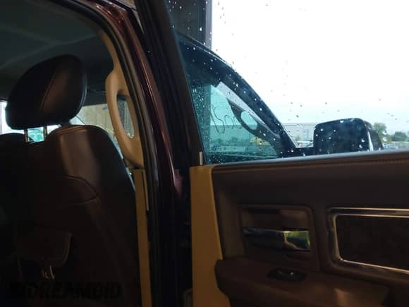 2012 Ram 1500 Laramie Longhorn z VIN 1C6RD7PT9CS174671, wystawiony jako IAAI lot #43391500 z przebiegiem 119 525 mil mil oraz . Historia ofert i sprzedaży dostępna na DreamBid. Obrazek 8.