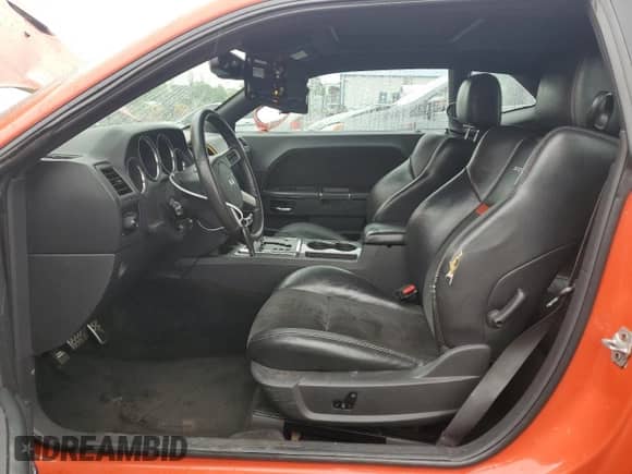 2008 Dodge Challenger SRT-8 z VIN 2B3LJ74WX8H311994, wystawiony jako Copart lot #56700215 z przebiegiem 65 742 mil mil oraz Szkoda całkowita • Salvage title. Historia ofert i sprzedaży dostępna na DreamBid. Obrazek 7.