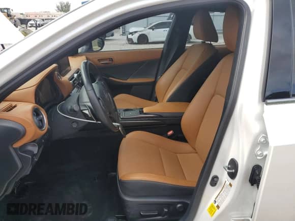 2022 Lexus IS 300 z VIN JTHDA1D27N5119978, wystawiony jako Copart lot #65100645 z przebiegiem 39 094 mil mil oraz Nie do naprawy • Non repairable. Historia ofert i sprzedaży dostępna na DreamBid. Obrazek 7.