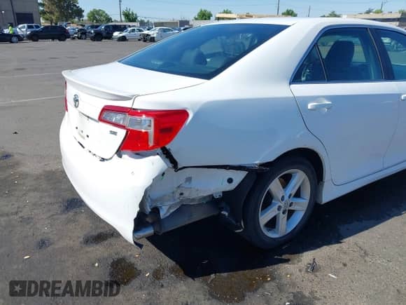 2014 Toyota Camry SE with VIN 4T1BF1FK0EU763475, listed as a IAAI auction lot 42732178 with 140,070 mi miles and . Bid and sale history available at DreamBid. Image 6.