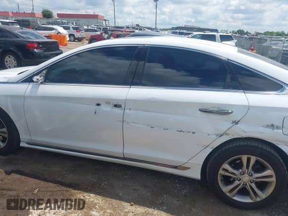 2018 Hyundai Sonata Limited с VIN 5NPE34AF0JH719227, выставлен на аукционе IAAI как лот 42801421 с пробегом 91 246 миль миль и . История ставок и продаж доступна на DreamBid. Изображение 14.