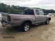 2002 Toyota Tundra SR5 z VIN 5TBBT44162S322399, wystawiony jako Copart lot #84236555 z przebiegiem 231 241 mil mil oraz Szkoda całkowita • Salvage title. Historia ofert i sprzedaży dostępna na DreamBid. Obrazek 3.