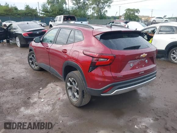 2025 Chevrolet Trax LT с VIN KL77LHEPXSC151694, выставлен на аукционе IAAI как лот 43275553 с пробегом 8 116 миль миль и . История ставок и продаж доступна на DreamBid. Изображение 3.