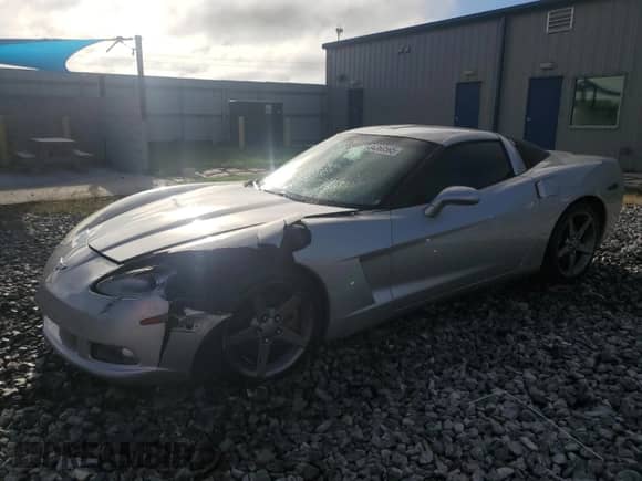 2005 Chevrolet Corvette z VIN 1G1YY24U855128803, wystawiony jako Copart lot #84360565 z przebiegiem 74 666 mil mil oraz Szkoda całkowita • Salvage title. Historia ofert i sprzedaży dostępna na DreamBid. Obrazek 1.