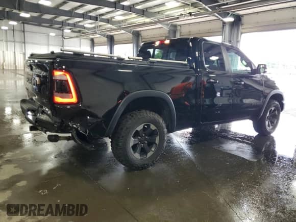 2019 Ram 1500 Rebel z VIN 1C6SRFET7KN746866, wystawiony jako Copart lot #70141445 z przebiegiem 67 389 mil mil oraz Szkoda całkowita • Salvage title. Historia ofert i sprzedaży dostępna na DreamBid. Obrazek 3.