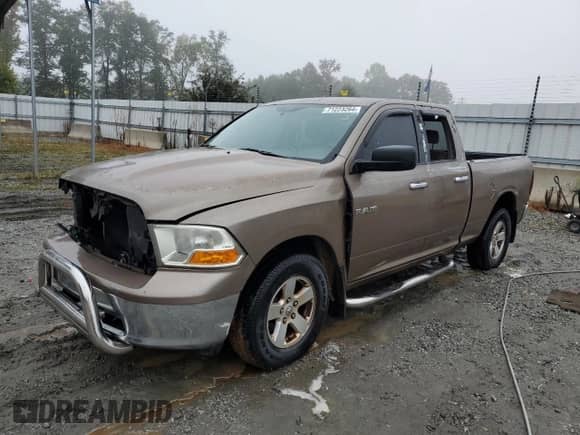 2009 Dodge 1500 SLT с VIN 1D3HB18P59S802010, выставлен на аукционе Copart как лот 71223264 с пробегом 287 265 миль миль и Списание • Salvage title. История ставок и продаж доступна на DreamBid. Изображение 1.