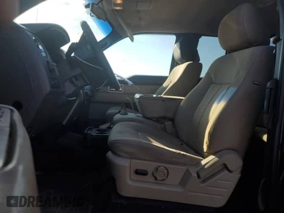 2010 Ford F-150 XL z VIN 1FTEX1C82AFC60309, wystawiony jako Copart lot #82549235 z przebiegiem 183 860 mil mil oraz Czysty tytuł • Clean title. Historia ofert i sprzedaży dostępna na DreamBid. Obrazek 7.