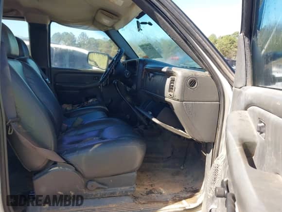 2006 Chevrolet Silverado 2500HD LT3 z VIN 1GCHK29216E244751, wystawiony jako IAAI lot #43447025 z przebiegiem 234 440 mil mil oraz . Historia ofert i sprzedaży dostępna na DreamBid. Obrazek 5.