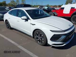 2025 Hyundai Sonata SEL с VIN KMHL64JA7SA486406, выставлен на аукционе IAAI как лот 43503569 с пробегом 15 107 миль миль и . История ставок и продаж доступна на DreamBid. Изображение 1.