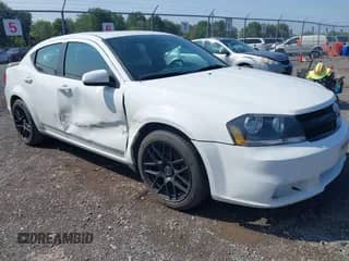 2013 Dodge Avenger SXT z VIN 1C3CDZCG6DN620329, wystawiony jako IAAI lot #43134977 z przebiegiem 151 783 mil mil oraz . Historia ofert i sprzedaży dostępna na DreamBid. Obrazek 1.