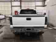 2003 Chevrolet Silverado 2500HD LT z VIN 1GCHK29U13E213464, wystawiony jako IAAI lot #43189461 z przebiegiem 132 546 mil mil oraz . Historia ofert i sprzedaży dostępna na DreamBid. Obrazek 17.