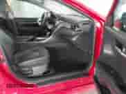 2020 Toyota Camry SE z VIN 4T1G11AK0LU380855, wystawiony jako IAAI lot #43170051 z przebiegiem 63 234 mil mil oraz . Historia ofert i sprzedaży dostępna na DreamBid. Obrazek 5.