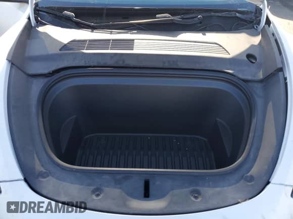 2020 Tesla Model Y Long Range z VIN 5YJYGDEE8LF035241, wystawiony jako Copart lot #85201715 z przebiegiem 60 134 mil mil oraz Szkoda całkowita • Salvage title. Historia ofert i sprzedaży dostępna na DreamBid. Obrazek 11.