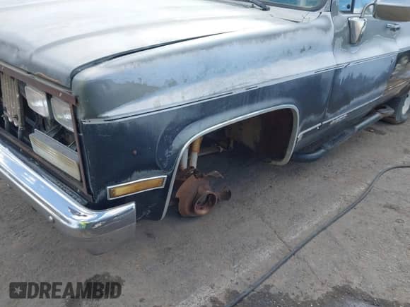 1990 Chevrolet Suburban z VIN 1GNEV16K1LF136023, wystawiony jako IAAI lot #41539294 z przebiegiem 265 582 mil mil oraz . Historia ofert i sprzedaży dostępna na DreamBid. Obrazek 12.