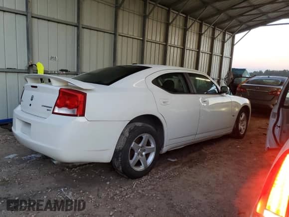 2010 Dodge Charger SXT z VIN 2B3CA3CV2AH108637, wystawiony jako Copart lot #72778954 z przebiegiem 155 191 mil mil oraz Szkoda całkowita • Salvage title. Historia ofert i sprzedaży dostępna na DreamBid. Obrazek 3.