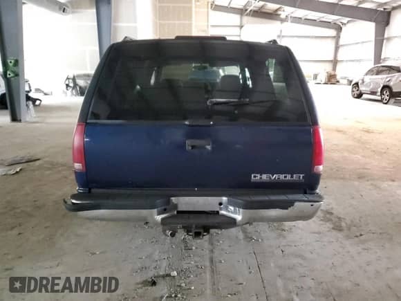 1999 Chevrolet Suburban with VIN 3GNEC16R5XG218523, listed as a Copart auction lot 72568494 with 297,020 mi miles and Salvage title. Bid and sale history available at DreamBid. Image 6.