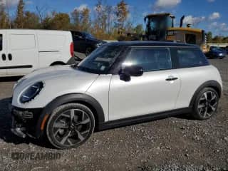2025 MINI Hardtop Cooper S z VIN WMW23GD06S2W15174, wystawiony jako Copart lot #85347835 z przebiegiem 7 602 mil mil oraz Szkoda całkowita • Salvage title. Historia ofert i sprzedaży dostępna na DreamBid. Obrazek 1.