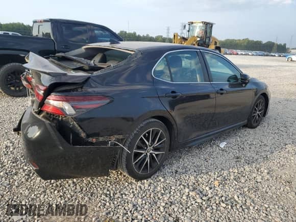 2021 Toyota Camry SE Nightshade z VIN 4T1G11AKXMU433871, wystawiony jako Copart lot #72013235 z przebiegiem 121 192 mil mil oraz Szkoda całkowita • Salvage title. Historia ofert i sprzedaży dostępna na DreamBid. Obrazek 3.