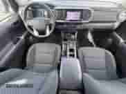 2023 Toyota Tacoma SR с VIN 3TMCZ5AN5PM600532, выставлен на аукционе Copart как лот 91505205 с пробегом 10 826 миль миль и Чистый • Clean title. История ставок и продаж доступна на DreamBid. Изображение 9.