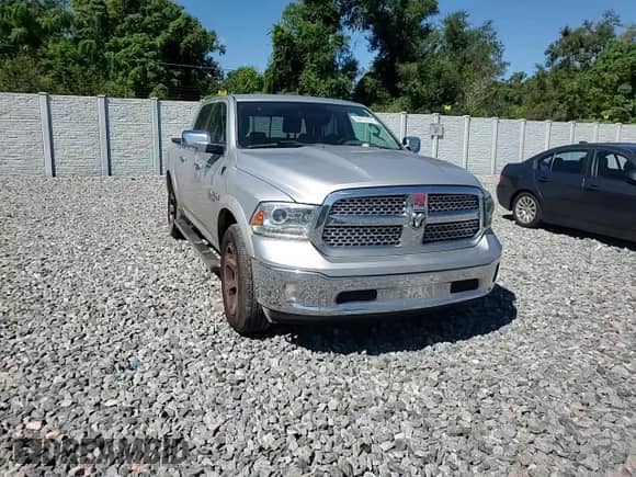 2015 Ram 1500 Laramie z VIN 1C6RR7NT5FS730886, wystawiony jako Copart lot #82410115 z przebiegiem 245 301 mil mil oraz Szkoda całkowita • Salvage title. Historia ofert i sprzedaży dostępna na DreamBid. Obrazek 13.