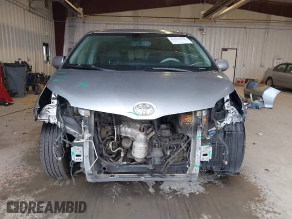 2013 Toyota Sienna SE с VIN 5TDXK3DC2DS321989, выставлен на аукционе IAAI как лот 42818628 с пробегом 181 182 миль миль и . История ставок и продаж доступна на DreamBid. Изображение 13.