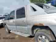 2002 Chevrolet Avalanche z VIN 3GNEC13T32G194876, wystawiony jako IAAI lot #42432682 z przebiegiem 298 344 mil mil oraz . Historia ofert i sprzedaży dostępna na DreamBid. Obrazek 15.