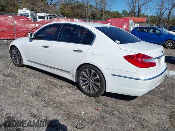 2013 Hyundai Genesis R-Spec z VIN KMHGC4DH0DU244349, wystawiony jako IAAI lot #41508229 z przebiegiem 231 929 mil mil oraz . Historia ofert i sprzedaży dostępna na DreamBid. Obrazek 3.