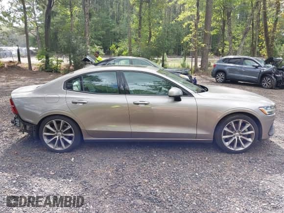 2020 Volvo S60 Momentum с VIN 7JR102FKXLG032170, выставлен на аукционе IAAI как лот 43351948 с пробегом 52 620 миль миль и . История ставок и продаж доступна на DreamBid. Изображение 13.