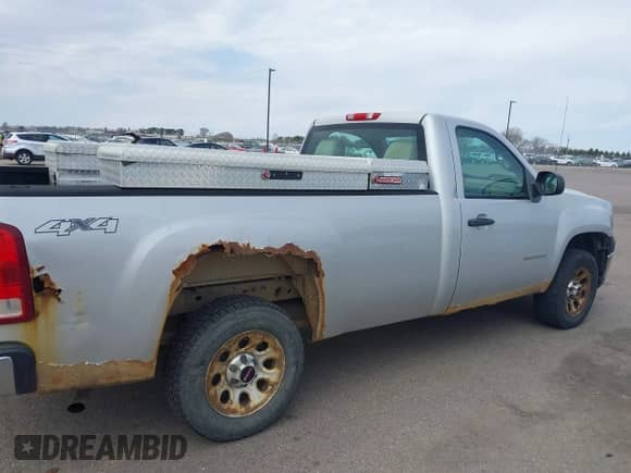 2011 GMC Sierra 1500 Work Truck z VIN 1GTN2TEX6BZ154914, wystawiony jako IAAI lot #42075009 z przebiegiem 83 968 mil mil oraz . Historia ofert i sprzedaży dostępna na DreamBid. Obrazek 6.