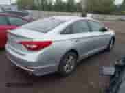 2015 Hyundai Sonata SE с VIN 5NPE24AF9FH127478, выставлен на аукционе IAAI как лот 43284460 с пробегом 131 133 миль миль и . История ставок и продаж доступна на DreamBid. Изображение 4.