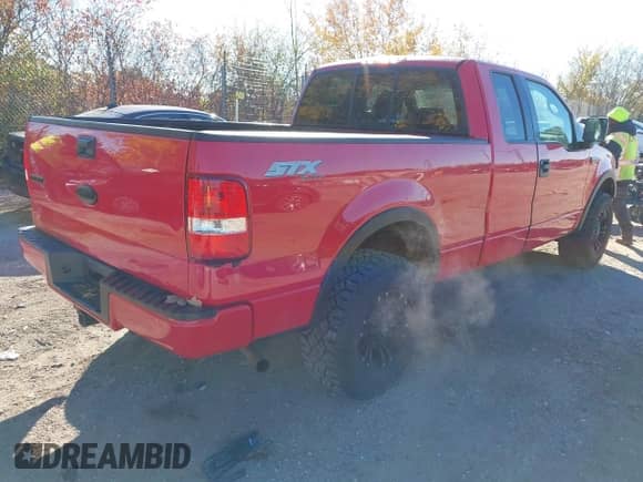 2006 Ford F-150 STX z VIN 1FTRX14WX6NA50648, wystawiony jako IAAI lot #43518643 z przebiegiem 177 536 mil mil oraz . Historia ofert i sprzedaży dostępna na DreamBid. Obrazek 4.