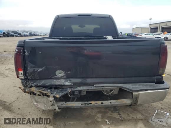 2005 GMC Sierra 1500 SLT z VIN 2GTEC13TX51146328, wystawiony jako Copart lot #43947725 z przebiegiem 350 898 mil mil oraz Szkoda całkowita • Salvage title. Historia ofert i sprzedaży dostępna na DreamBid. Obrazek 6.