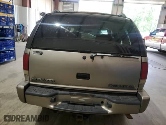 2000 Chevrolet Blazer LS z VIN 1GNDT13W4Y2220764, wystawiony jako Copart lot #53269705 z przebiegiem Nie podano mil oraz Szkoda całkowita • Salvage title. Historia ofert i sprzedaży dostępna na DreamBid. Obrazek 6.